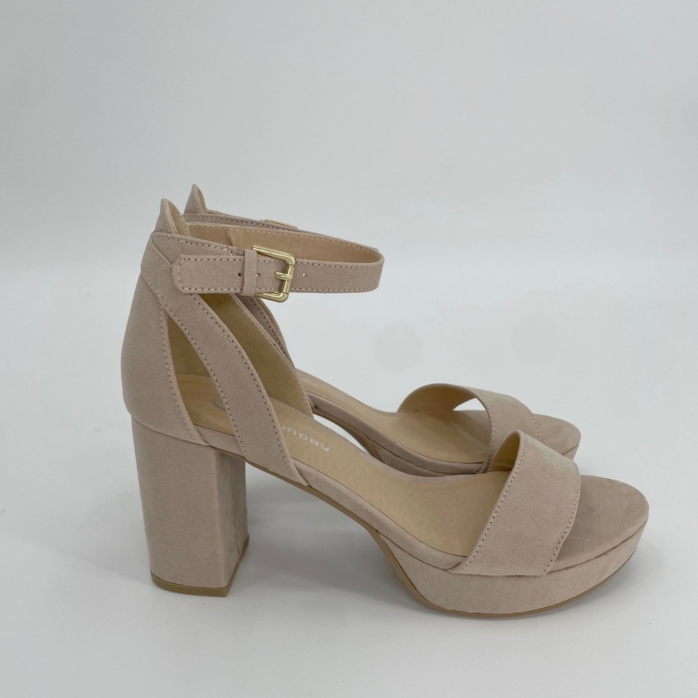 CL by Laundry Sandals Womens 8.5 Beige Faux Suede Block Heel Platform Gasp-002